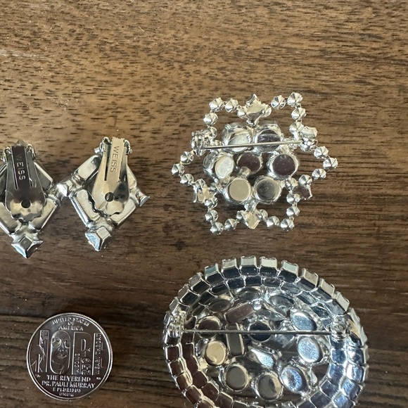 Albert Weiss earrings and 2 unmarked Silver Brooches - Picture 4 of 5